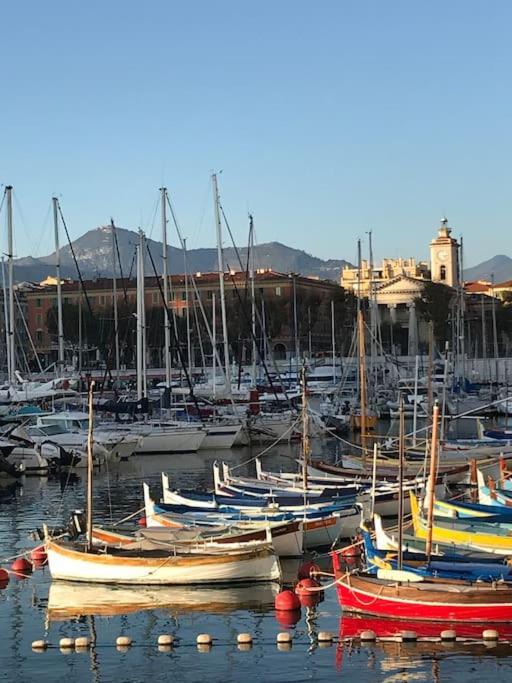 Stylish One Bedroom In Port Appartement Nice