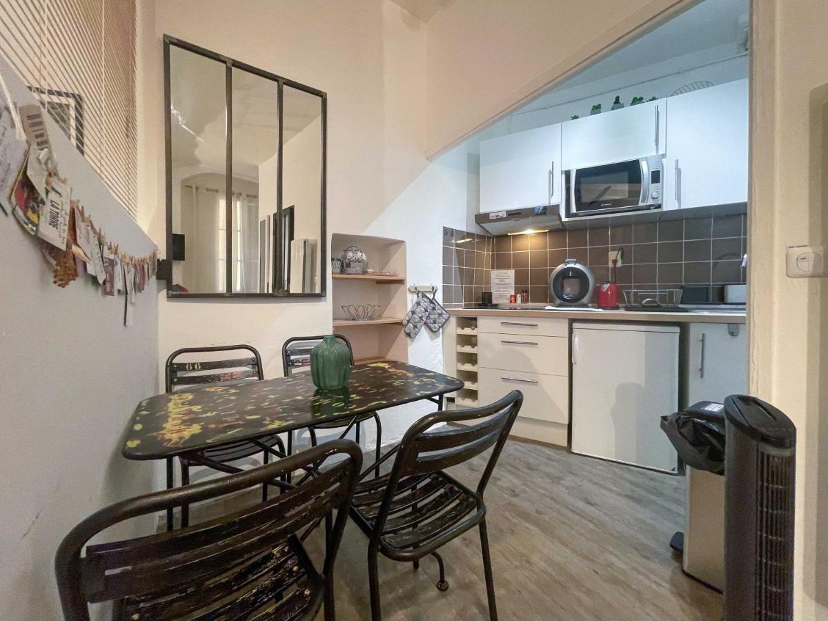 Modern Old Town Apartment *