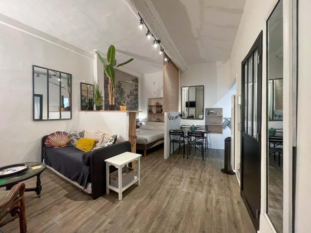 Modern Old Town Apartment *