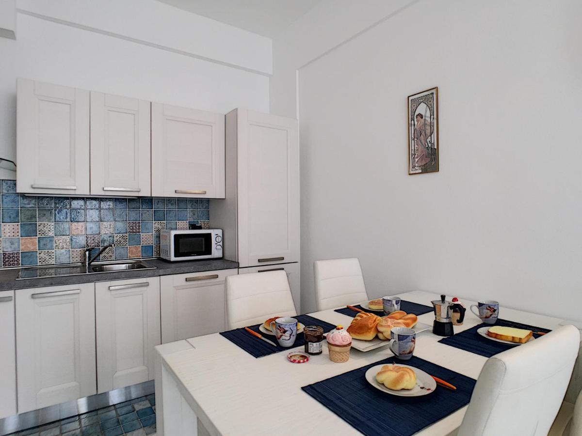 Nestor&jeeves - Royal - Central, Close Sea Nice
