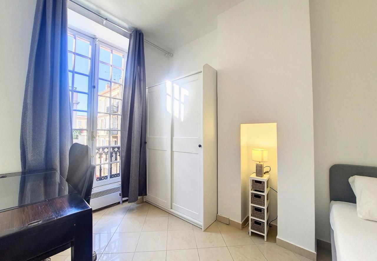 Nestor&jeeves - Jacaranda - Carre D Or, Proche