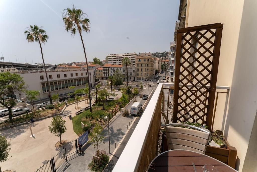 Apartment Centre Avec Balcon Nice