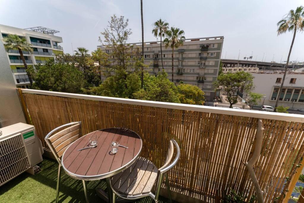 Plein Centre 1 Avec Balcon Nice