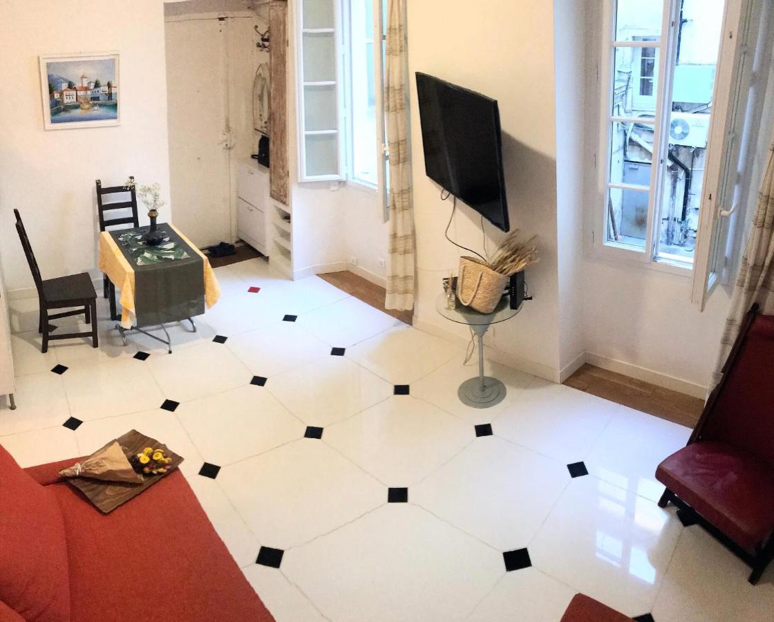 Claudia - -quiet- Near The Sea- Ac- Private Parking Nice