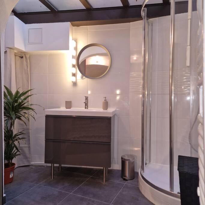 Vieille-ville De 2 Pieces Proche Apartment Nice
