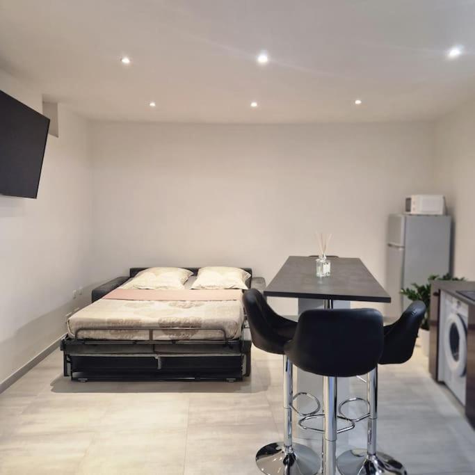 Vieille-ville De 2 Pieces Proche Apartment
