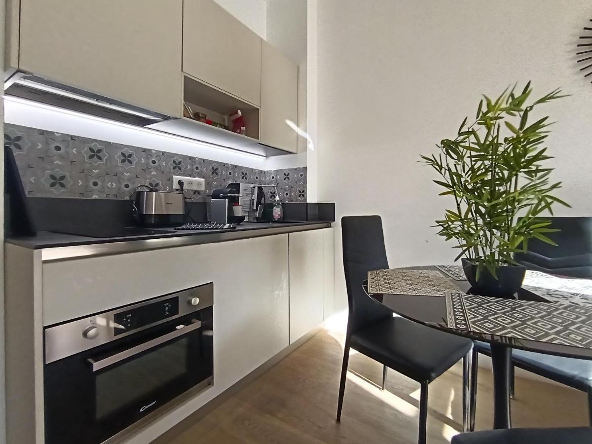 Superbe 2 Pieces Carre D'or Avec Grande Terrasse Nice