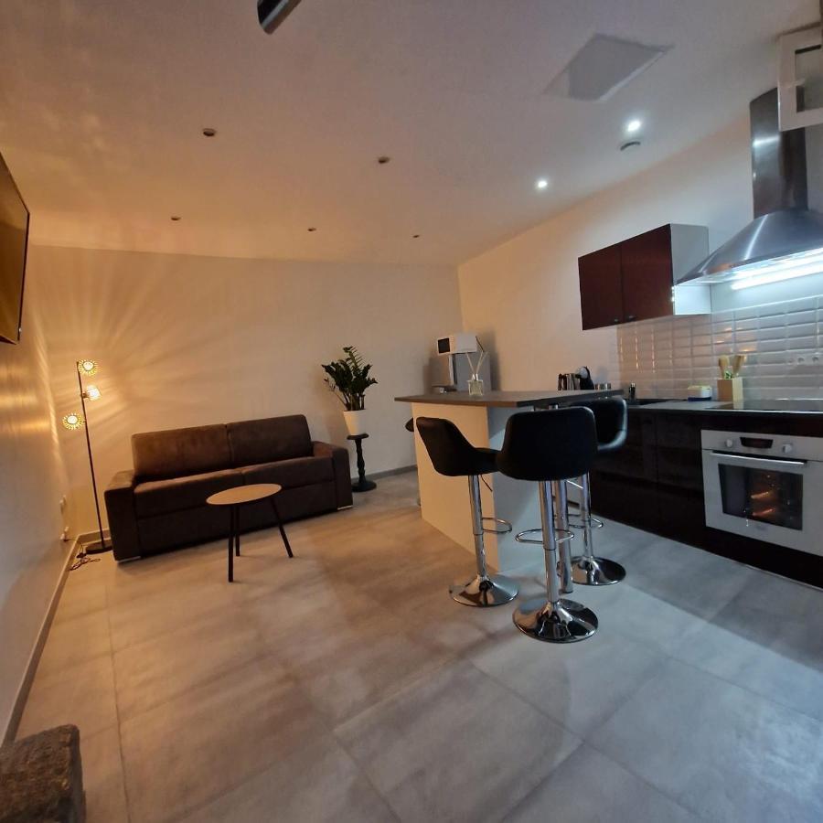 Vieille-ville De 2 Pieces Proche Nice