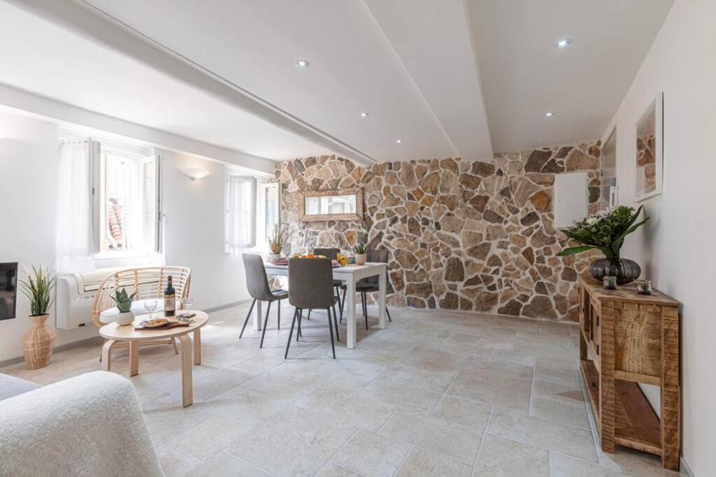 Malonat - Cosy Apart In Old Town W Ac Apartment