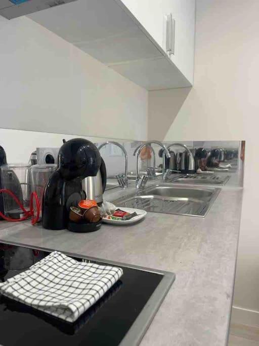 Le Bashkir - Spacieux Avec Terrasse - Wifi - Pres Et Aeroport - Tram Et Supermarches *