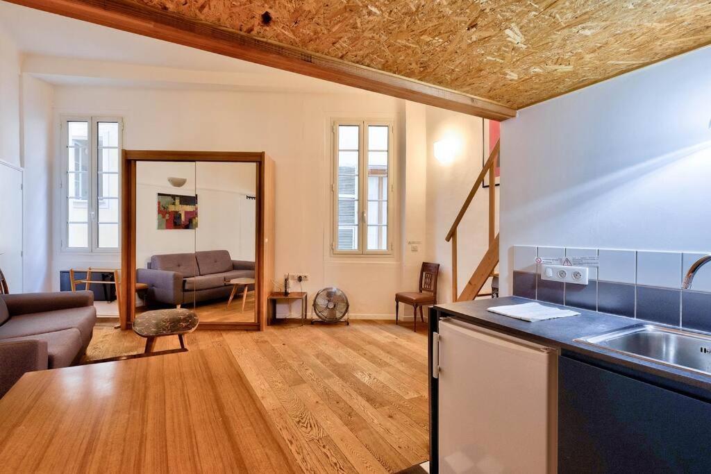 Studio Avec Mezzanine Au Coeur De La Vieille Nice