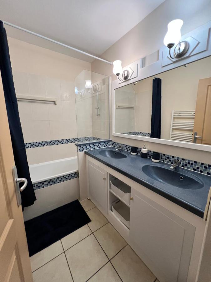 Apartment En Bord De Avec Piscine - Jusqu'a 6 Personnes