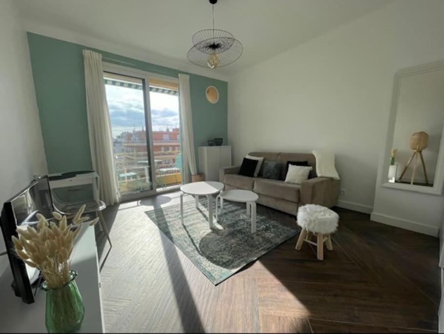 Happy Apartment