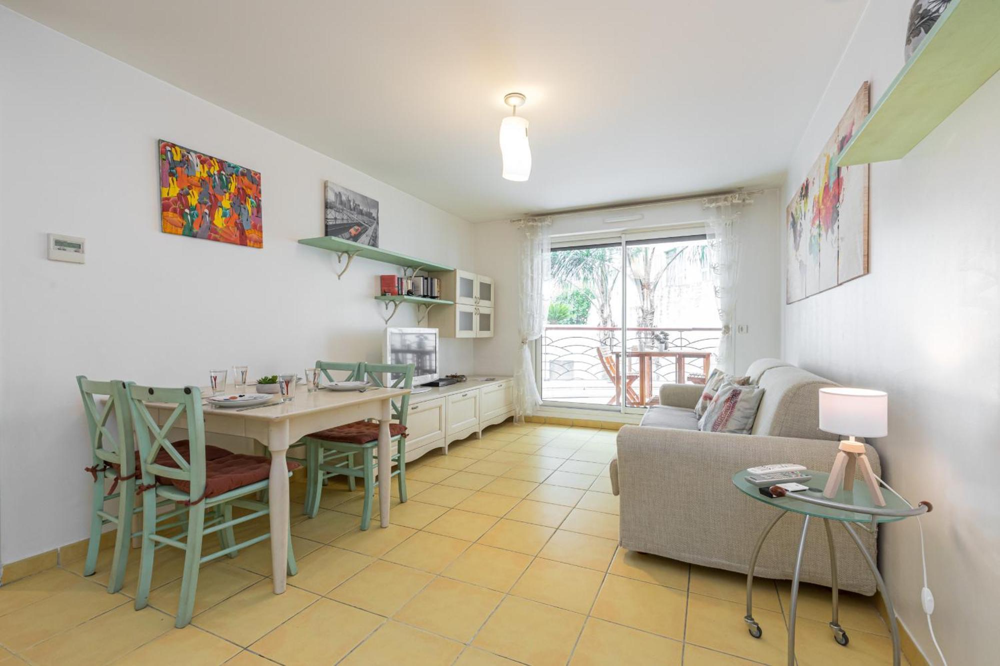 1 Bedroom Downtown Carre D'or With Garage Appartement *