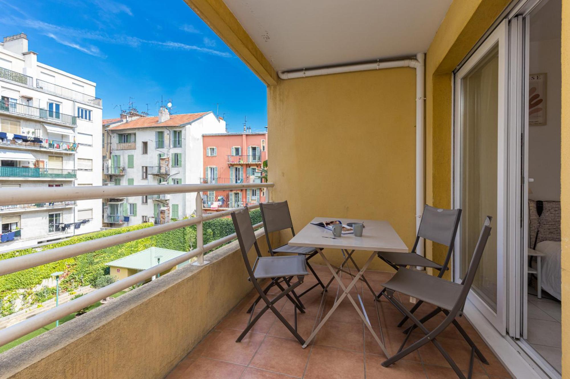 Quiet 1 Bdr Port! Close Place Du Pin Garibaldi *