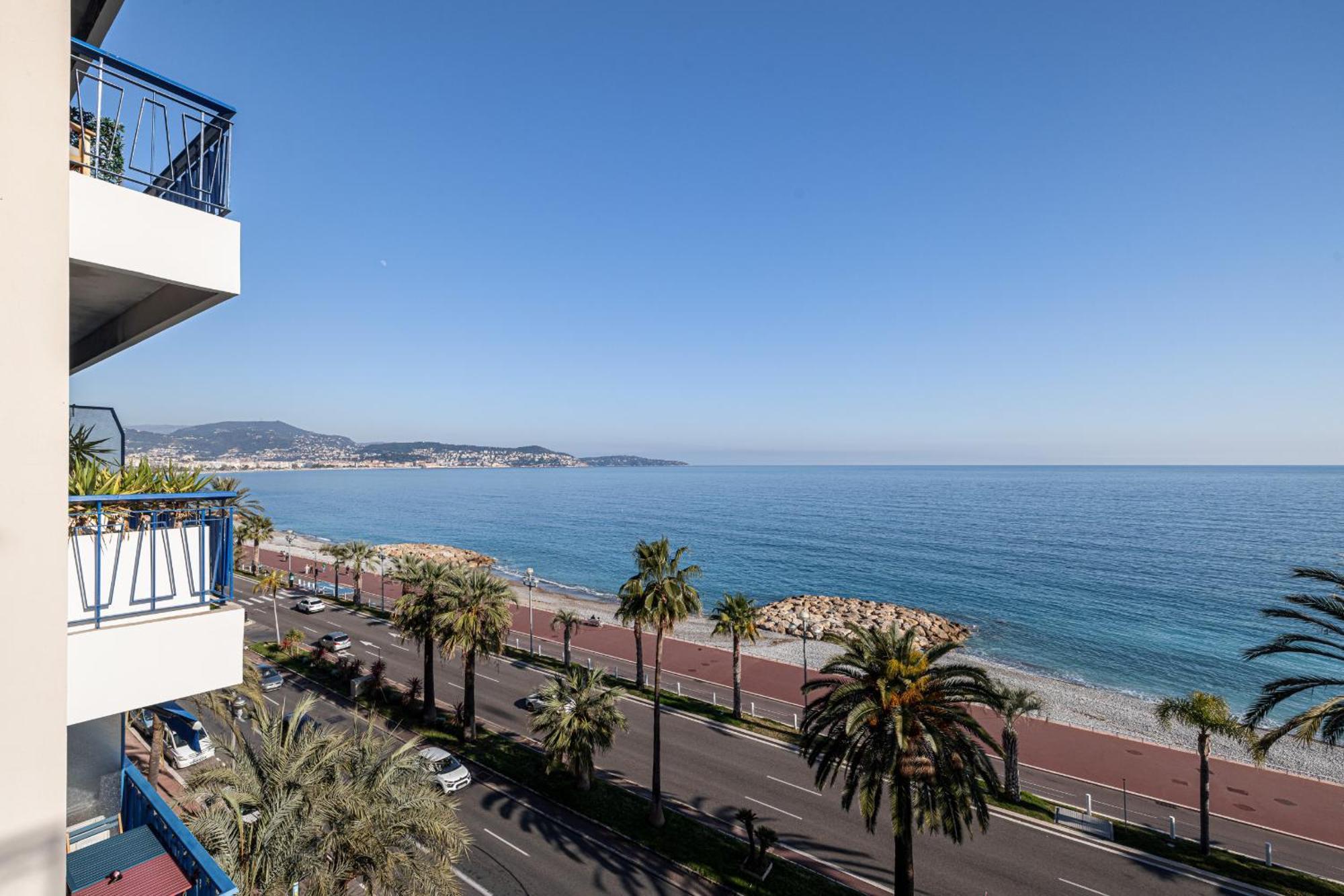 Sea View - 2 Bdr Promenade Des Apartment
