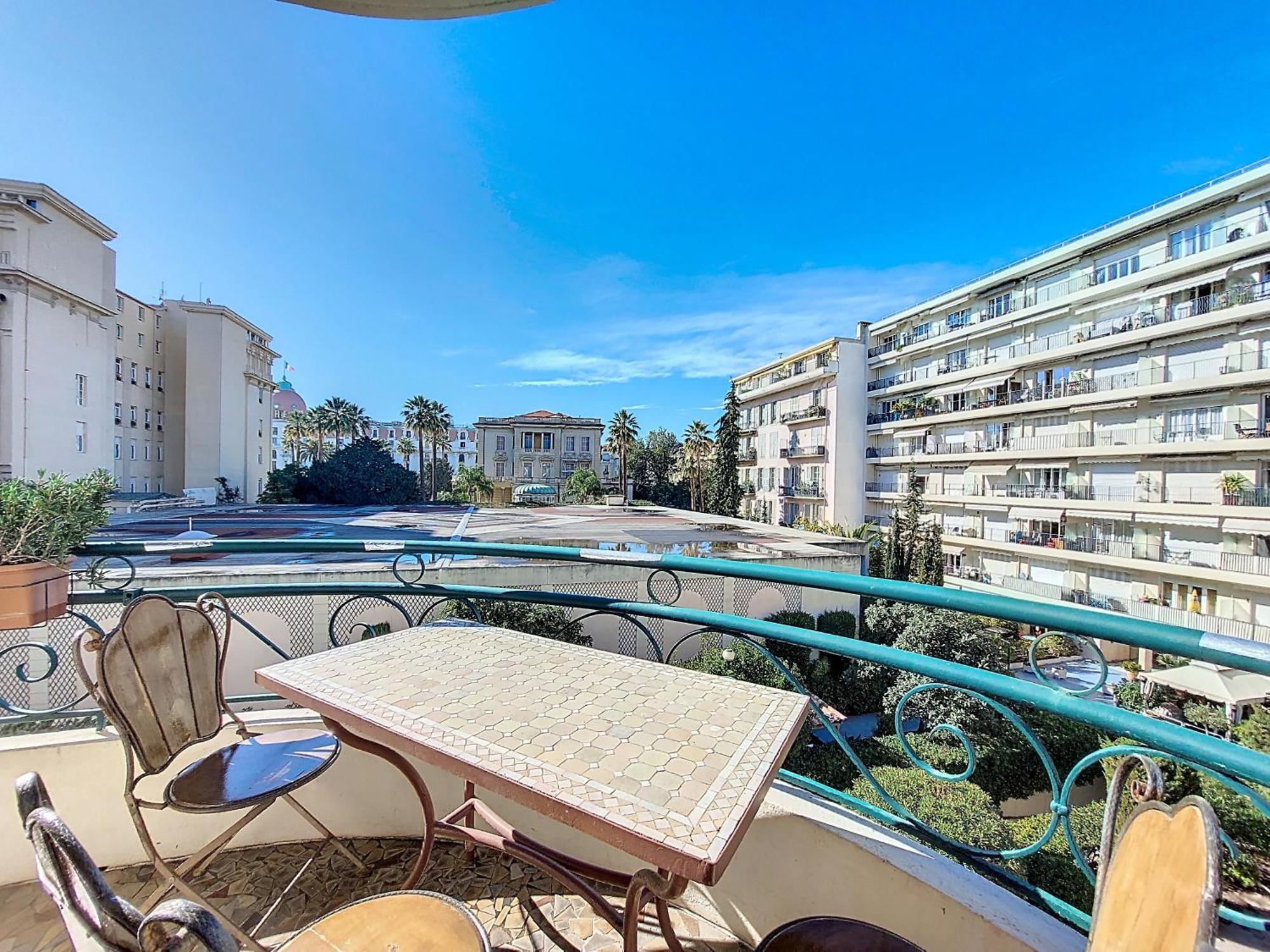 Nestor&jeeves - Flora - Promenade Des - Apartment