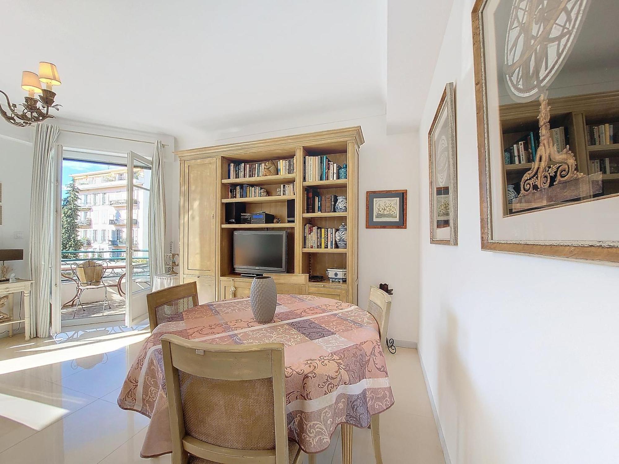 Nestor&jeeves - Flora - Promenade Des - Apartment
