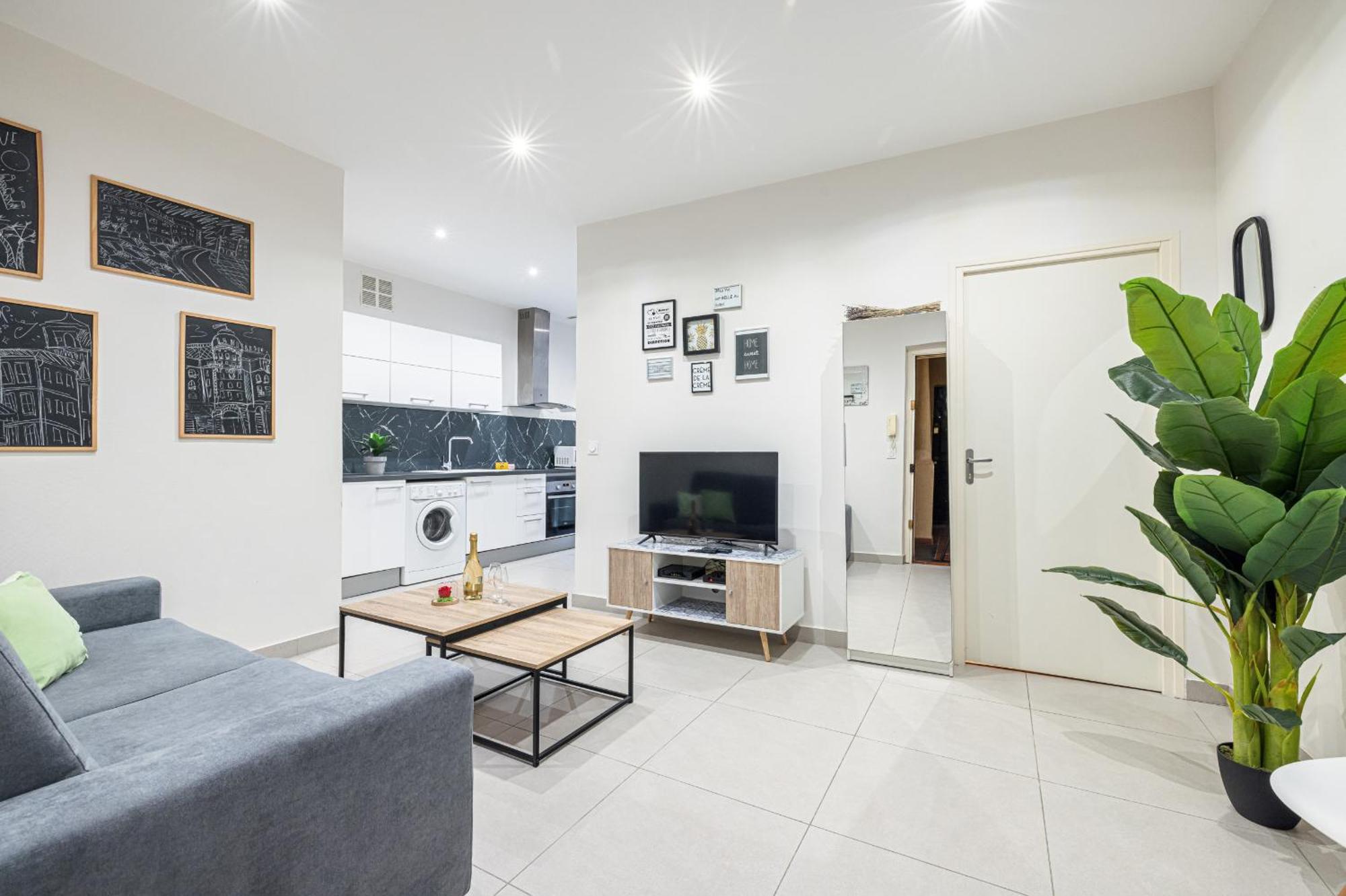 Charming 1 Bdr Old Town *