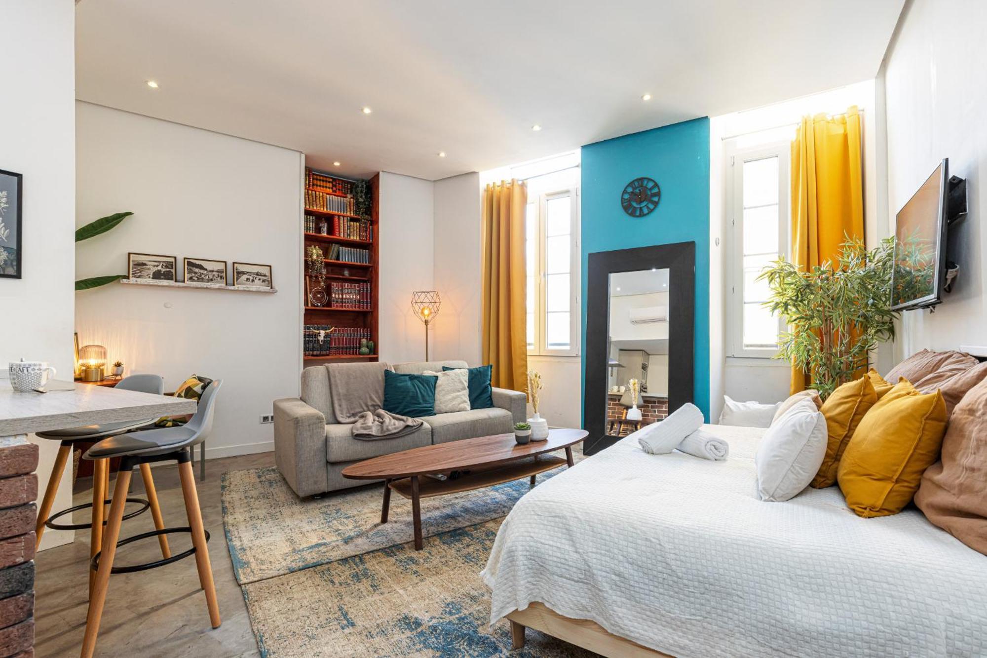 Cosy In The Old Town Near Garibaldi Square Apartment *