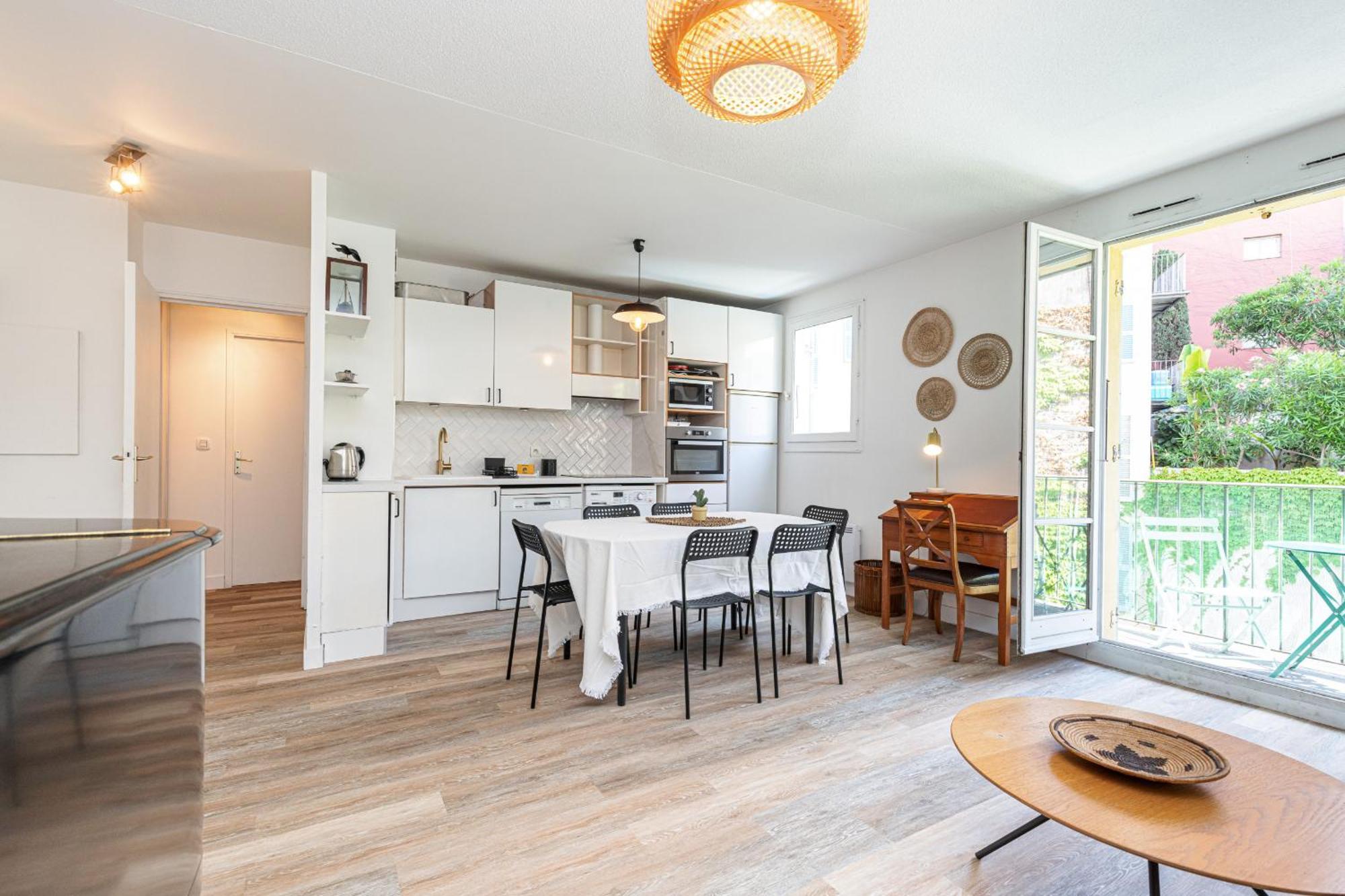 2 Bdrs & Parking In The Old Town ! Apartment Nice