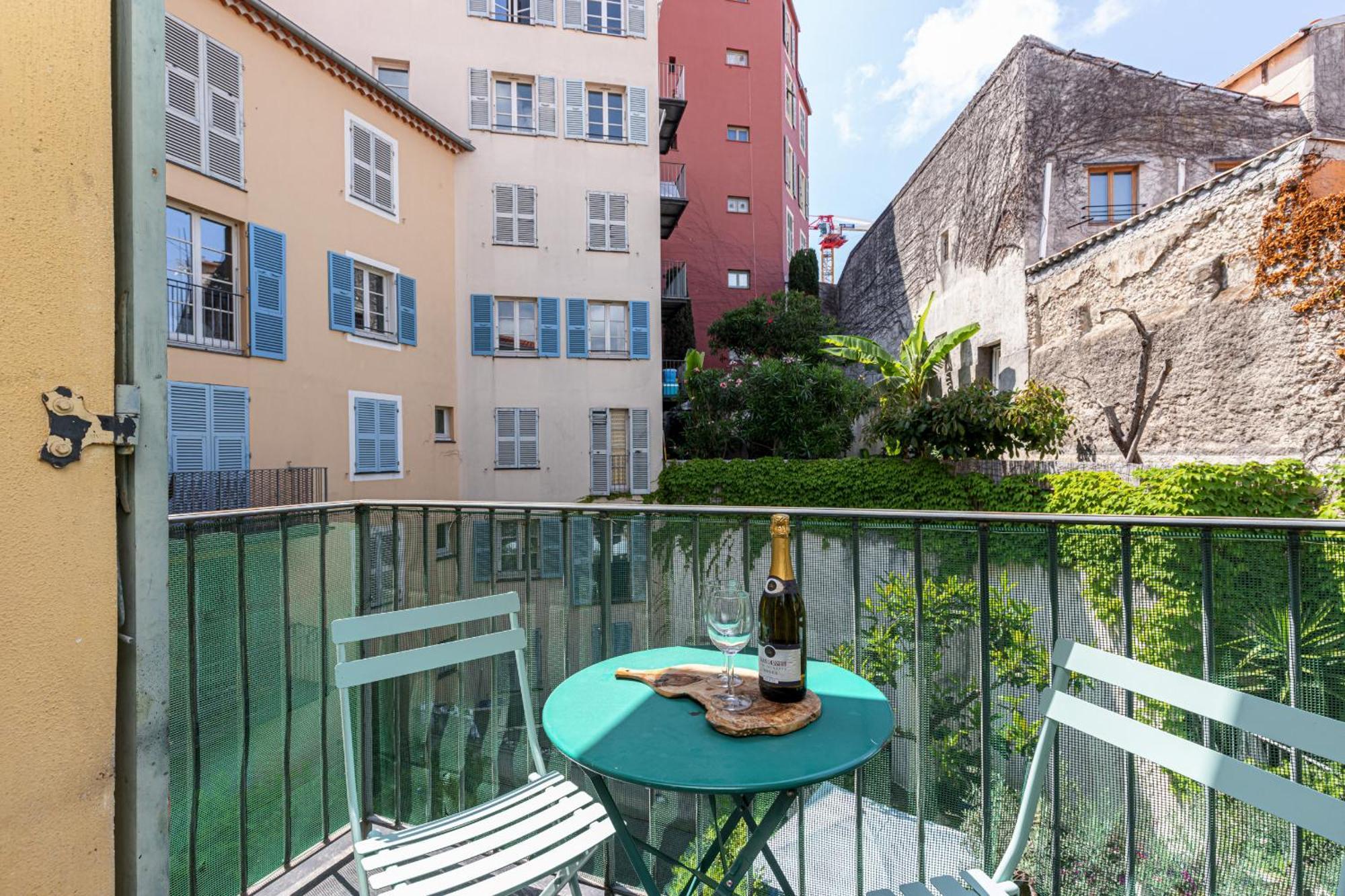 Apartamento 2 Bdrs & Parking In The Old Town !