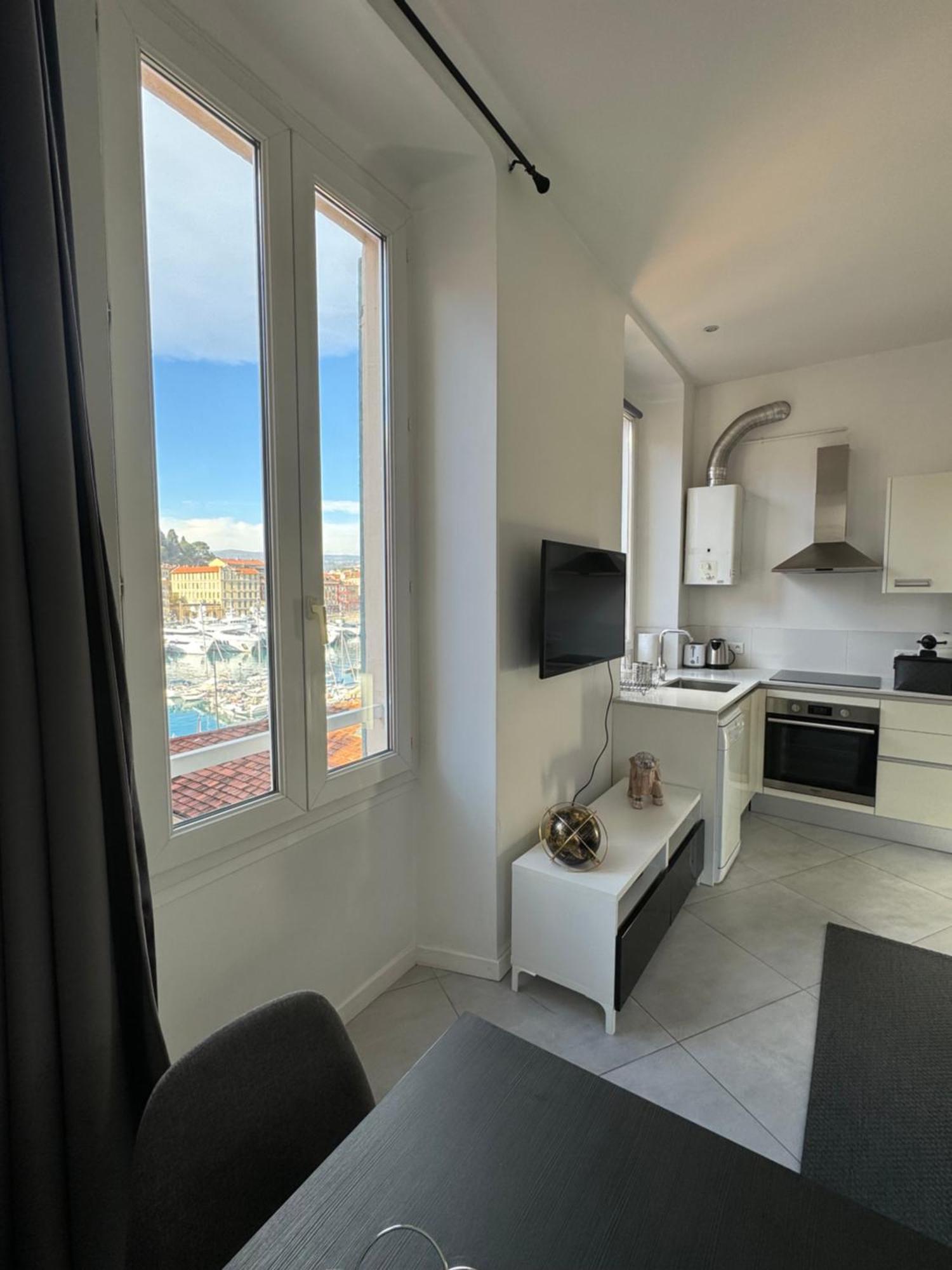 Blue Dream Apartment *