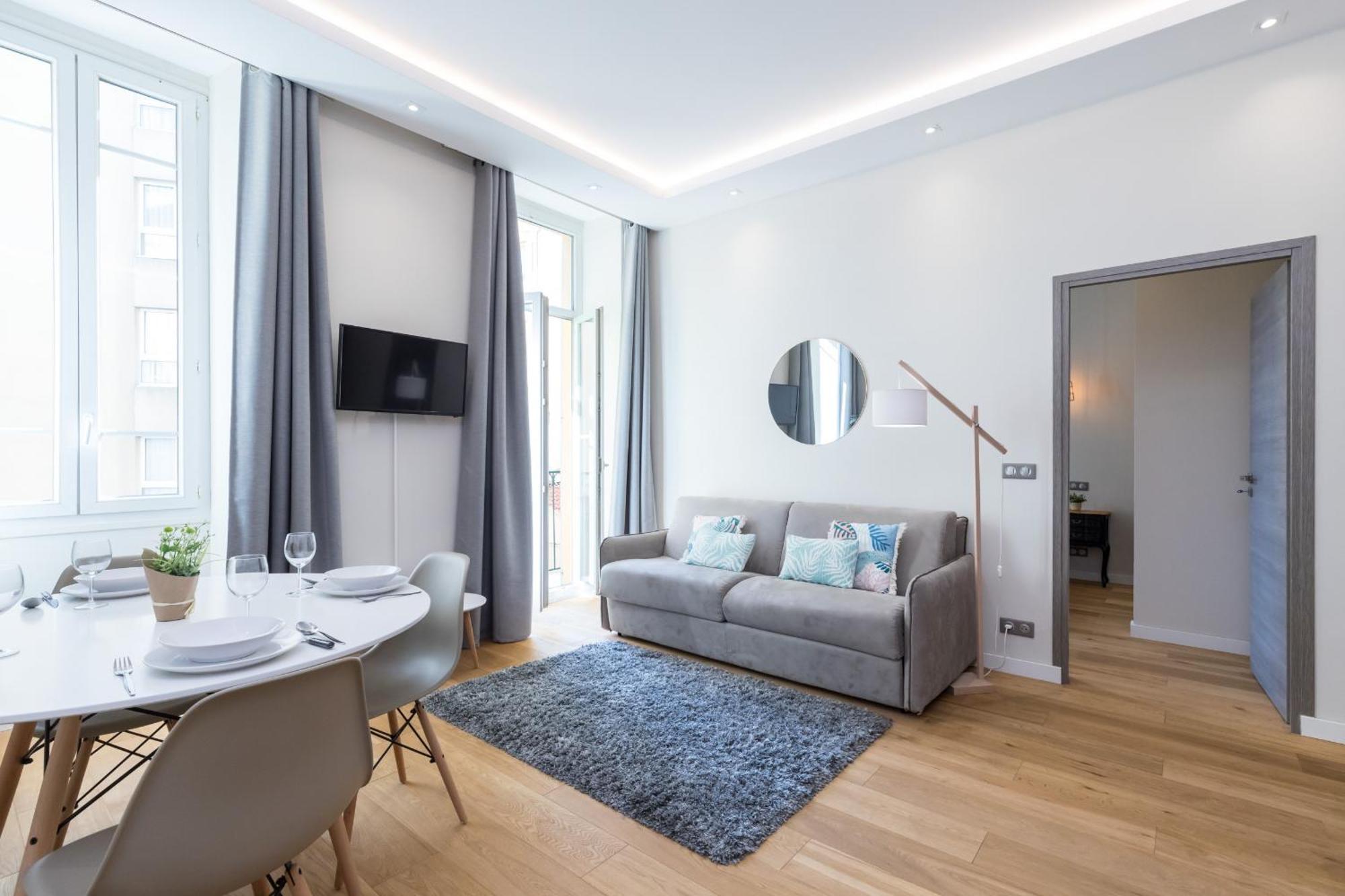 Brand New 1 Bdr Place Du Pin