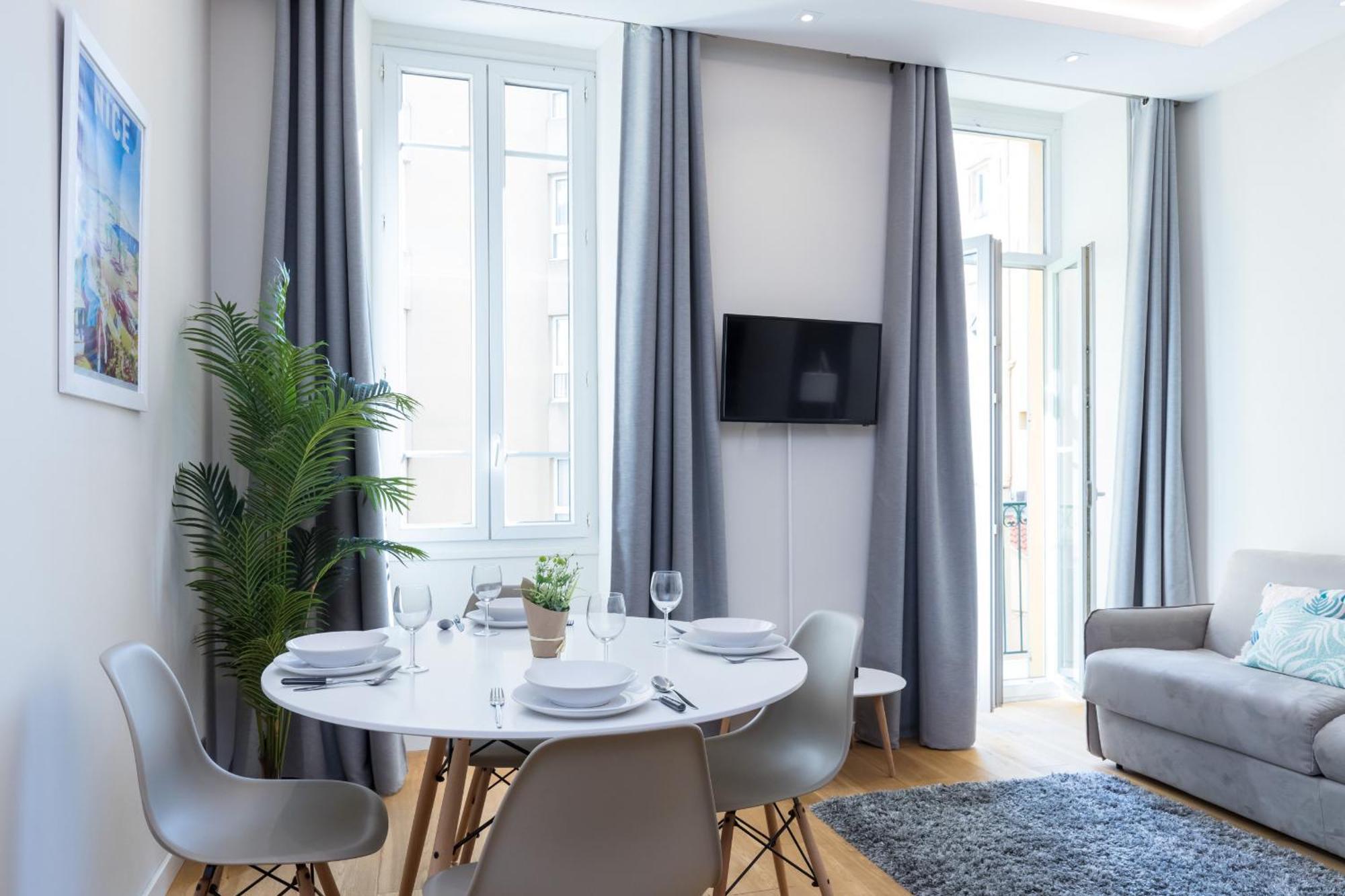 Apartment Brand New 1 Bdr Place Du Pin