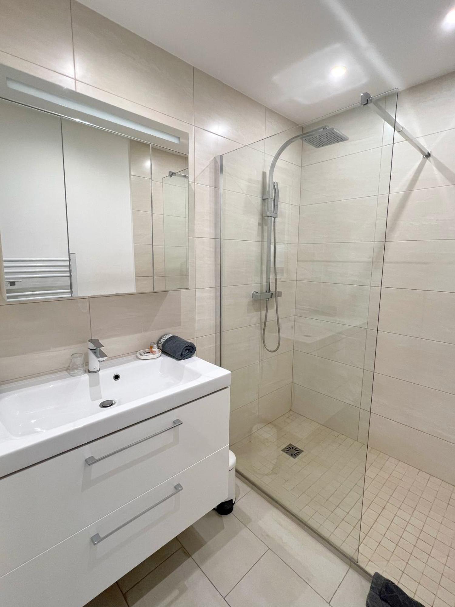 Appartement Petit 2 Pieces Carre D'or *