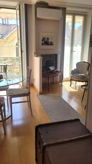 From 1882, Romantic Flat, In The Golden Square Apartment Nice