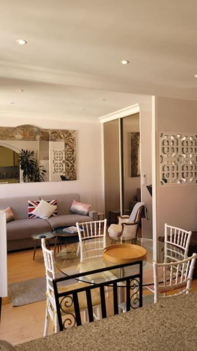Apartment From 1882, Romantic Flat, In The Golden Square