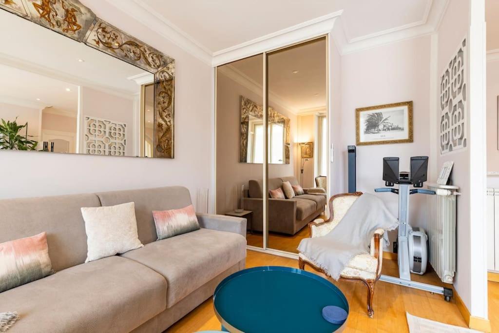 From 1882, Romantic Flat, In The Golden Square Apartment *