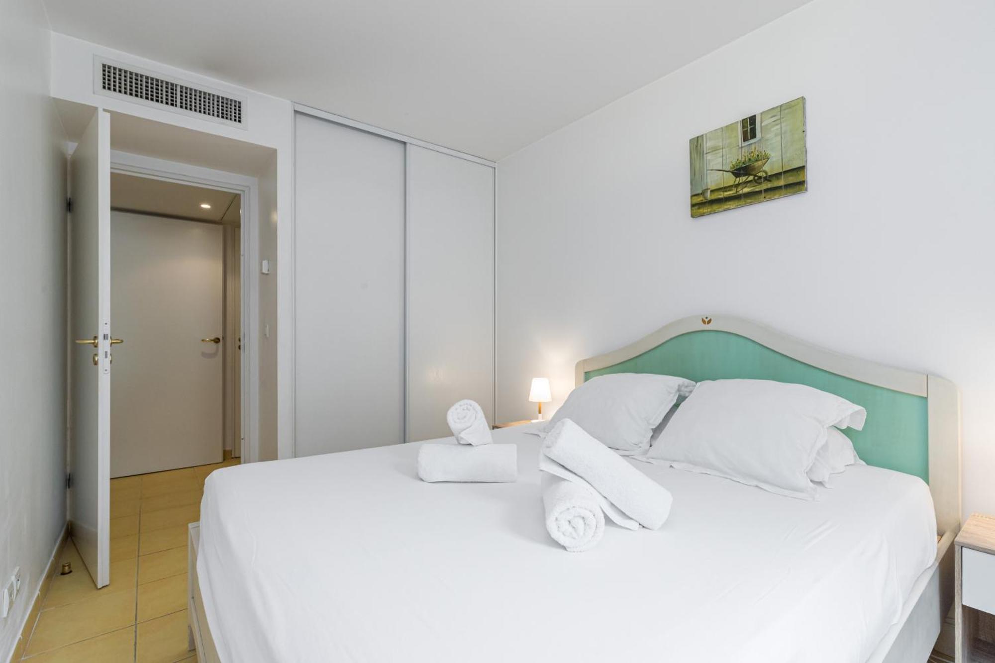 1 Bedroom Downtown Carre D'or With Garage Appartement Nice