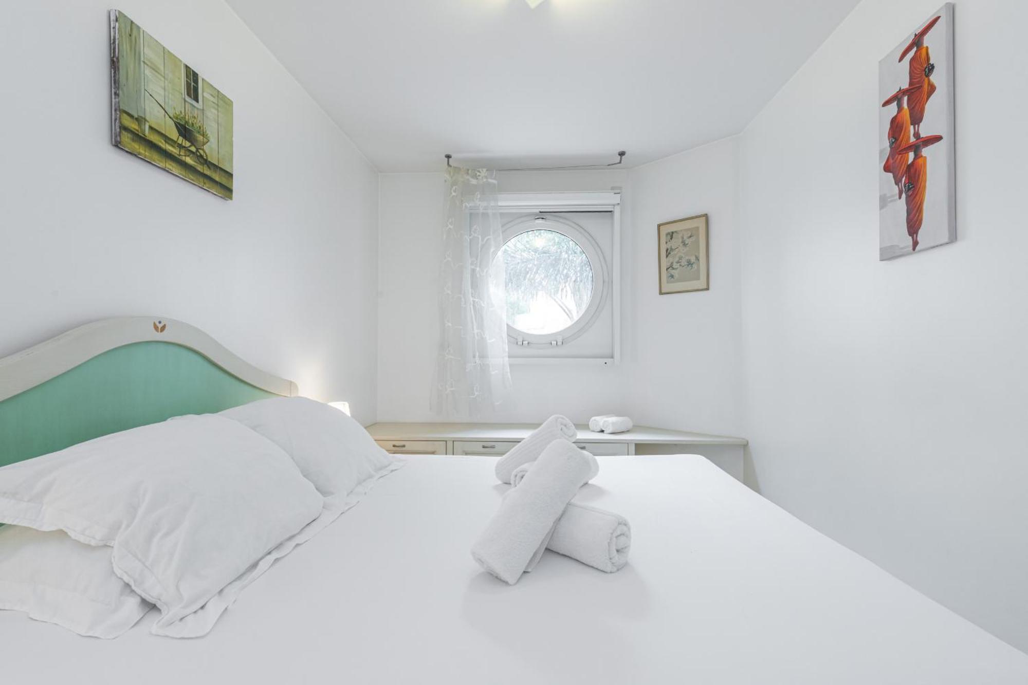 1 Bedroom Downtown Carre D'or With Garage Apartment Nice
