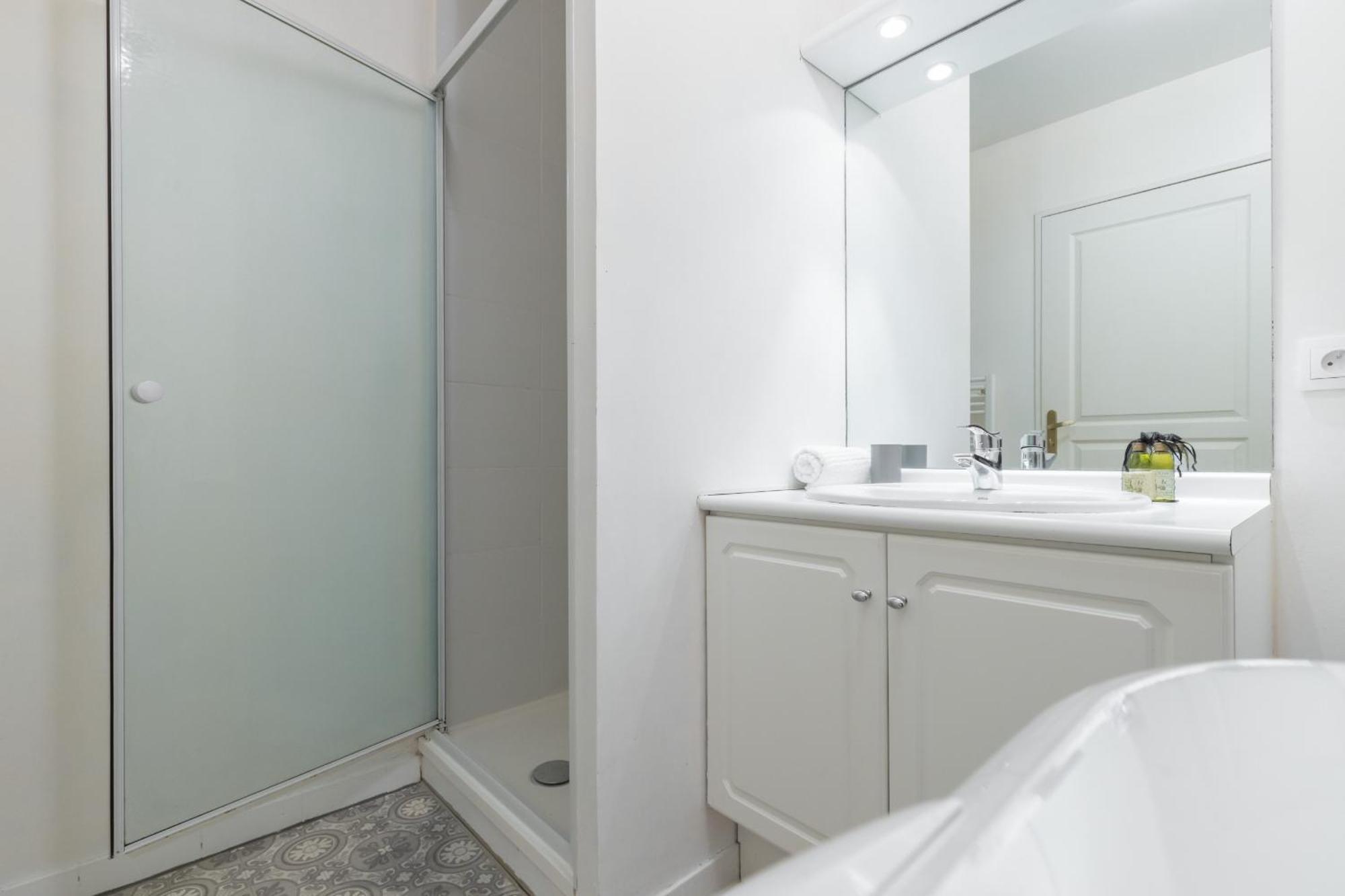 Apartment Quiet 1 Bdr Port! Close Place Du Pin Garibaldi *