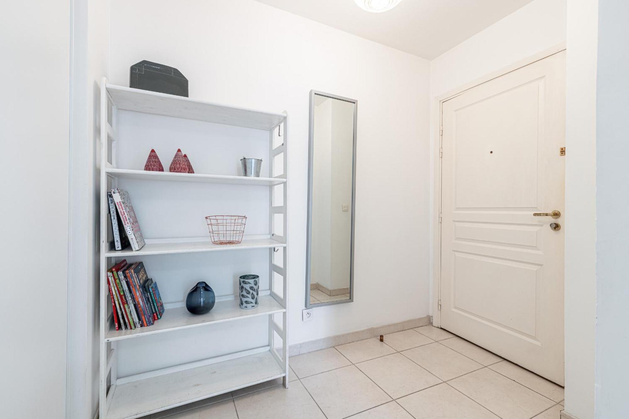 Quiet 1 Bdr Port! Close Place Du Pin Garibaldi *