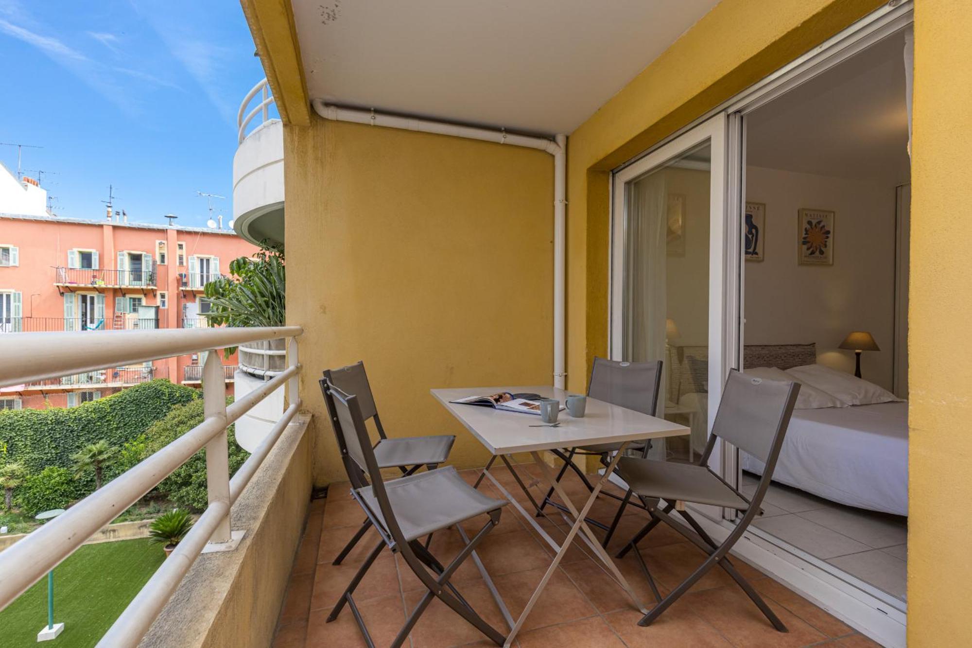 Quiet 1 Bdr Port! Close Place Du Pin Garibaldi Apartment *