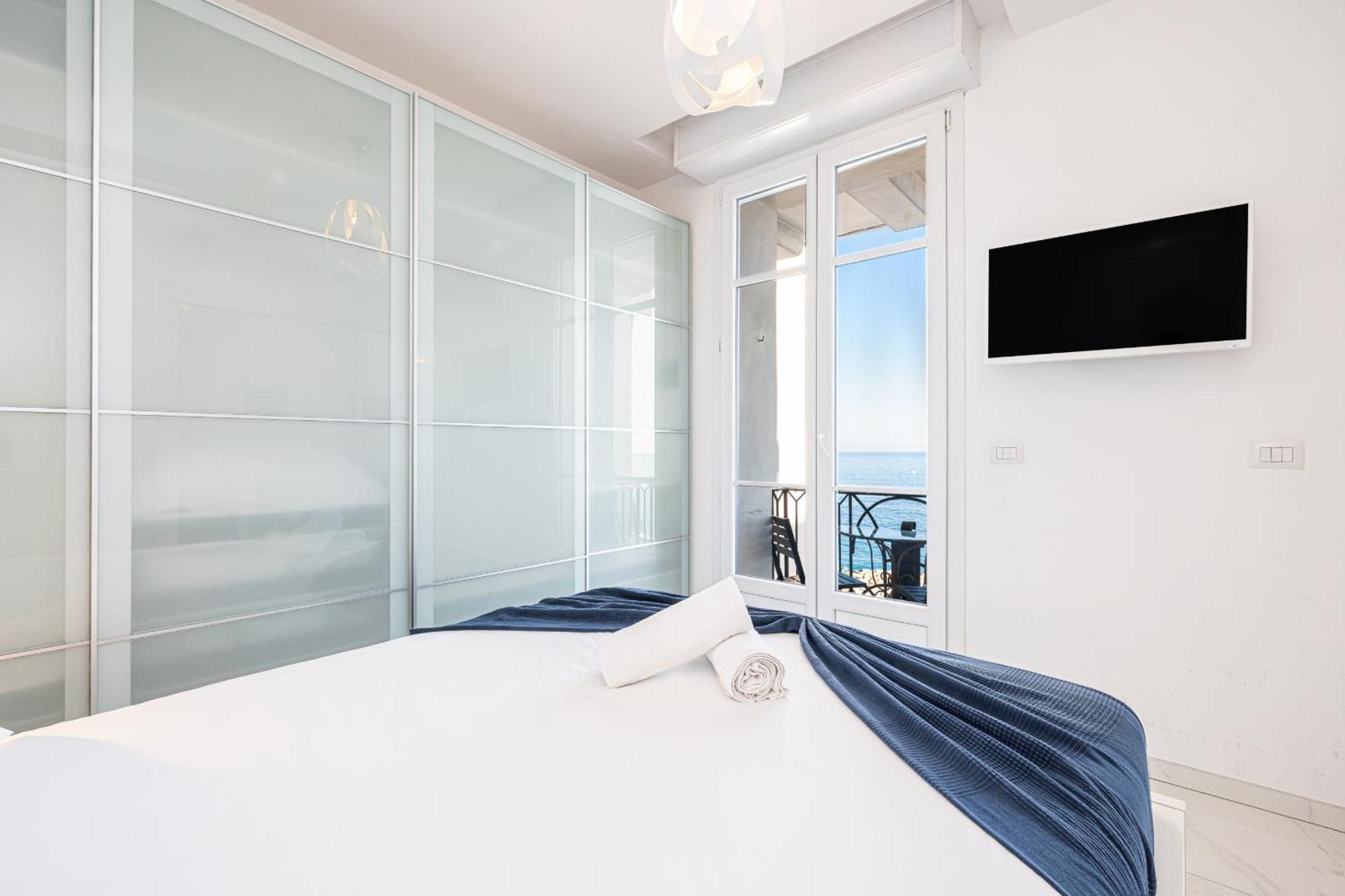 Apartment Sea View - 2 Bdr Promenade Des Nice