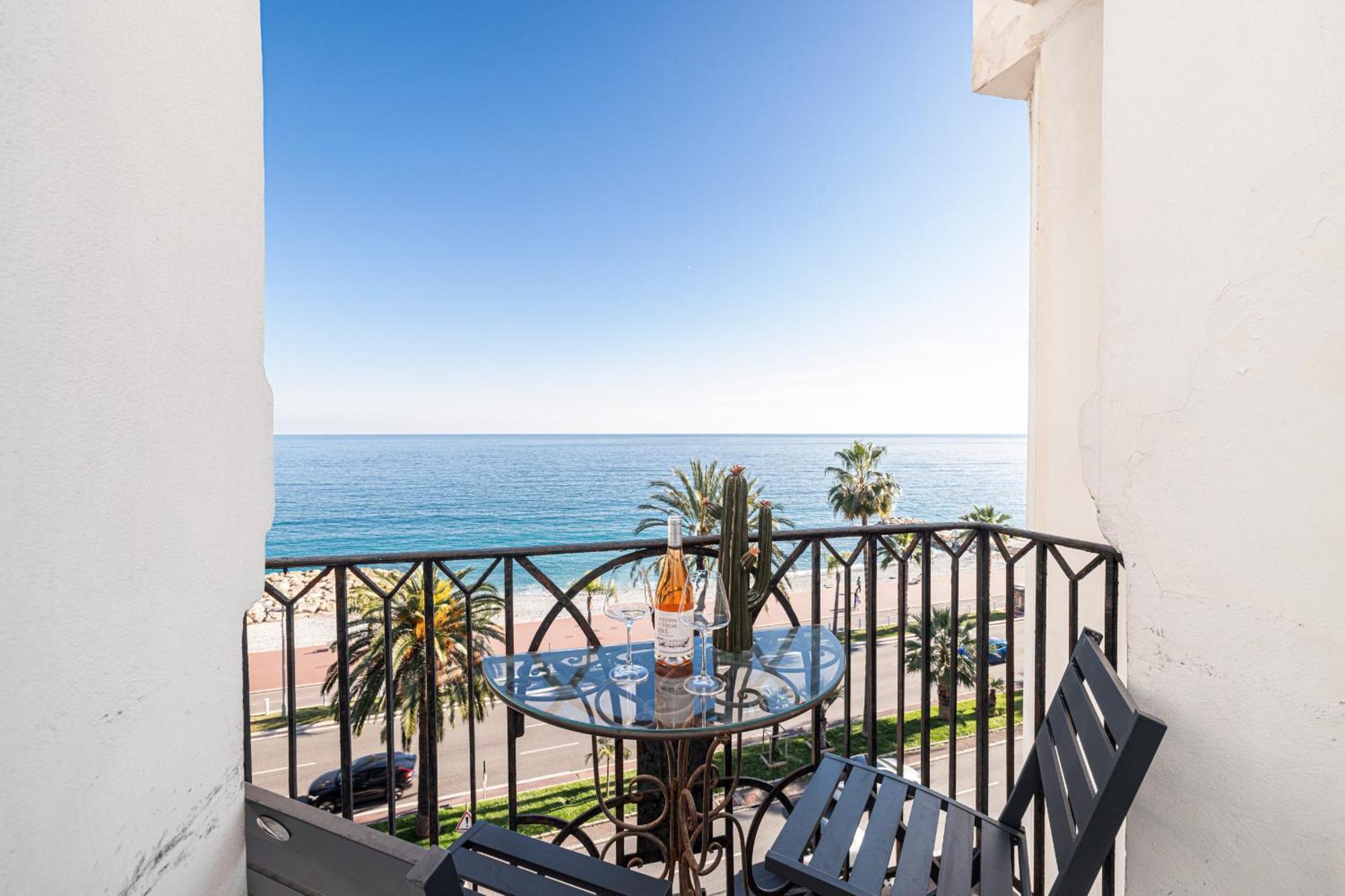 Sea View - 2 Bdr Promenade Des Apartment *