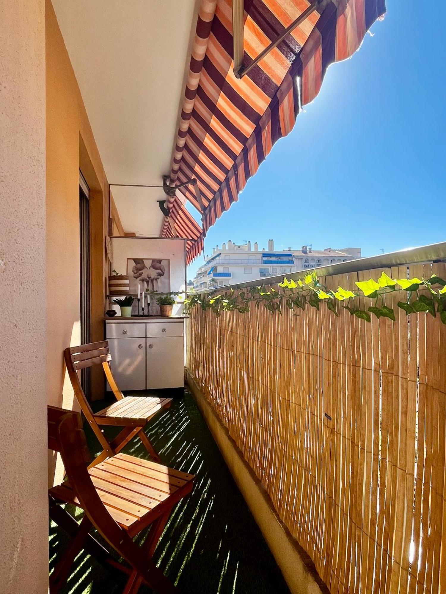 Cosy, 1 Bedroom Near Port Apartment Nice