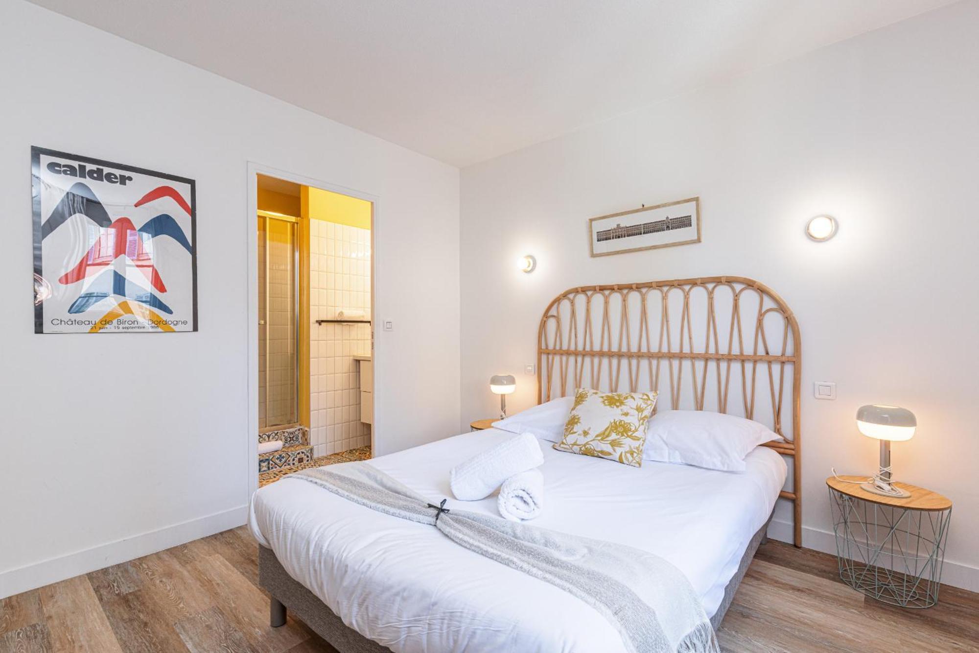 Apartment 2 Bdrs & Parking In The Old Town ! *