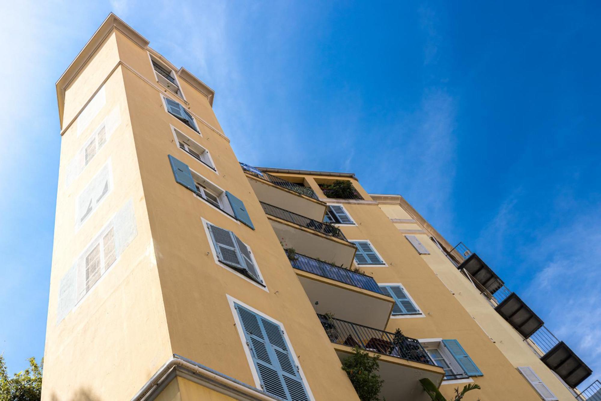 2 Bdrs & Parking In The Old Town ! Apartment *