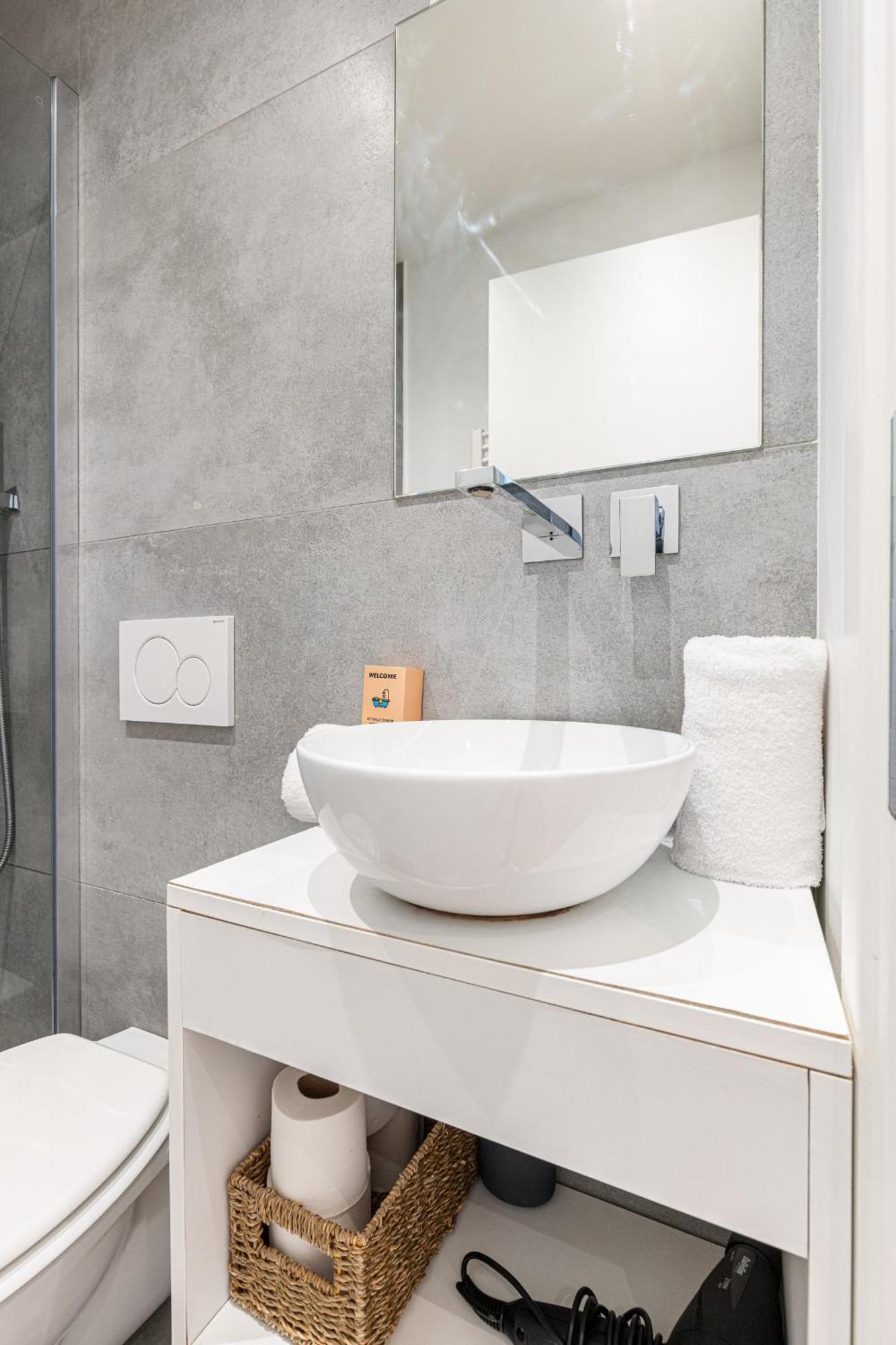 Garibaldi Square - Cosy 1bdr In The Old Town