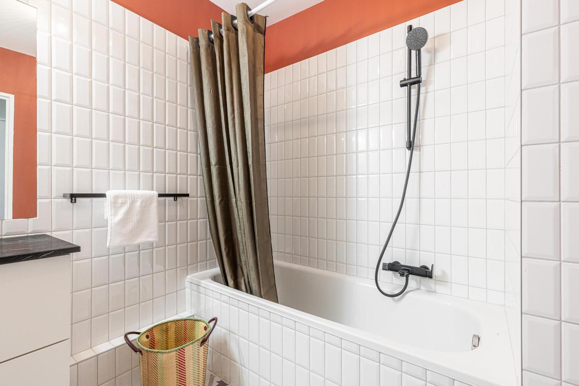 2 Bdrs & Parking In The Old Town ! Apartamento
