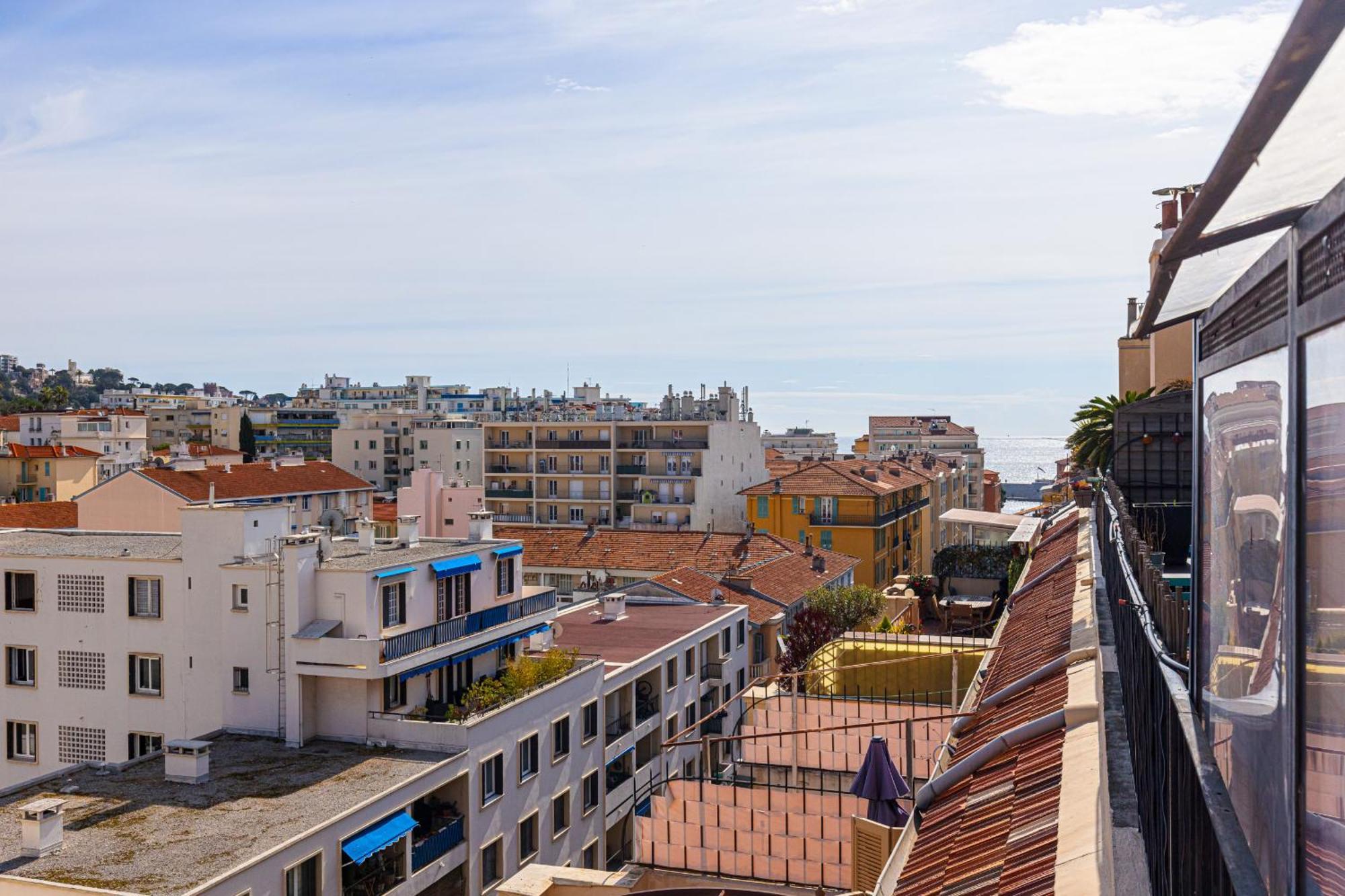 Extraordinary View On Port And Castle Hill - 1 Bdr & Parking