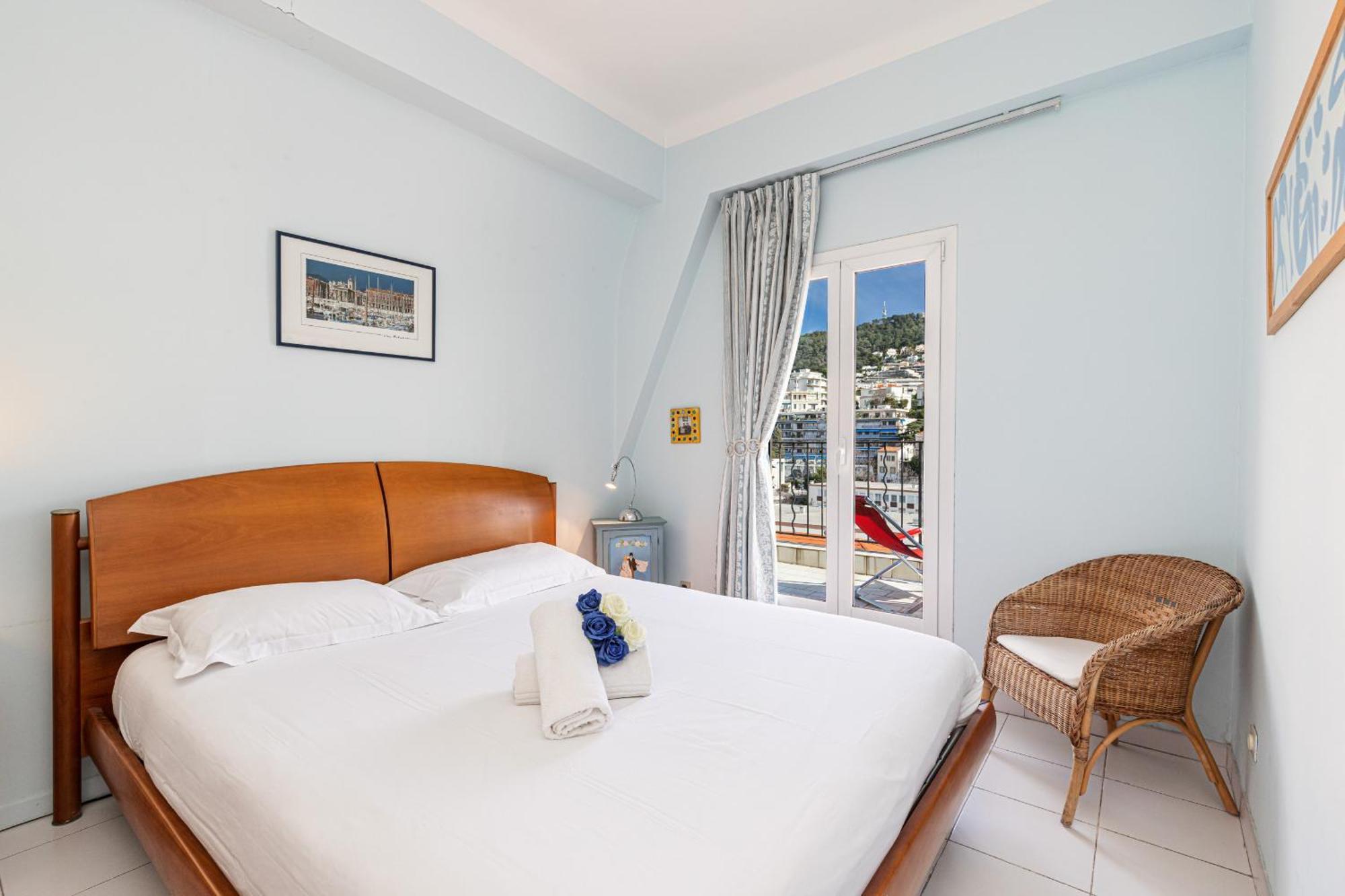 Extraordinary View On Port And Castle Hill - 1 Bdr & Parking * Nice