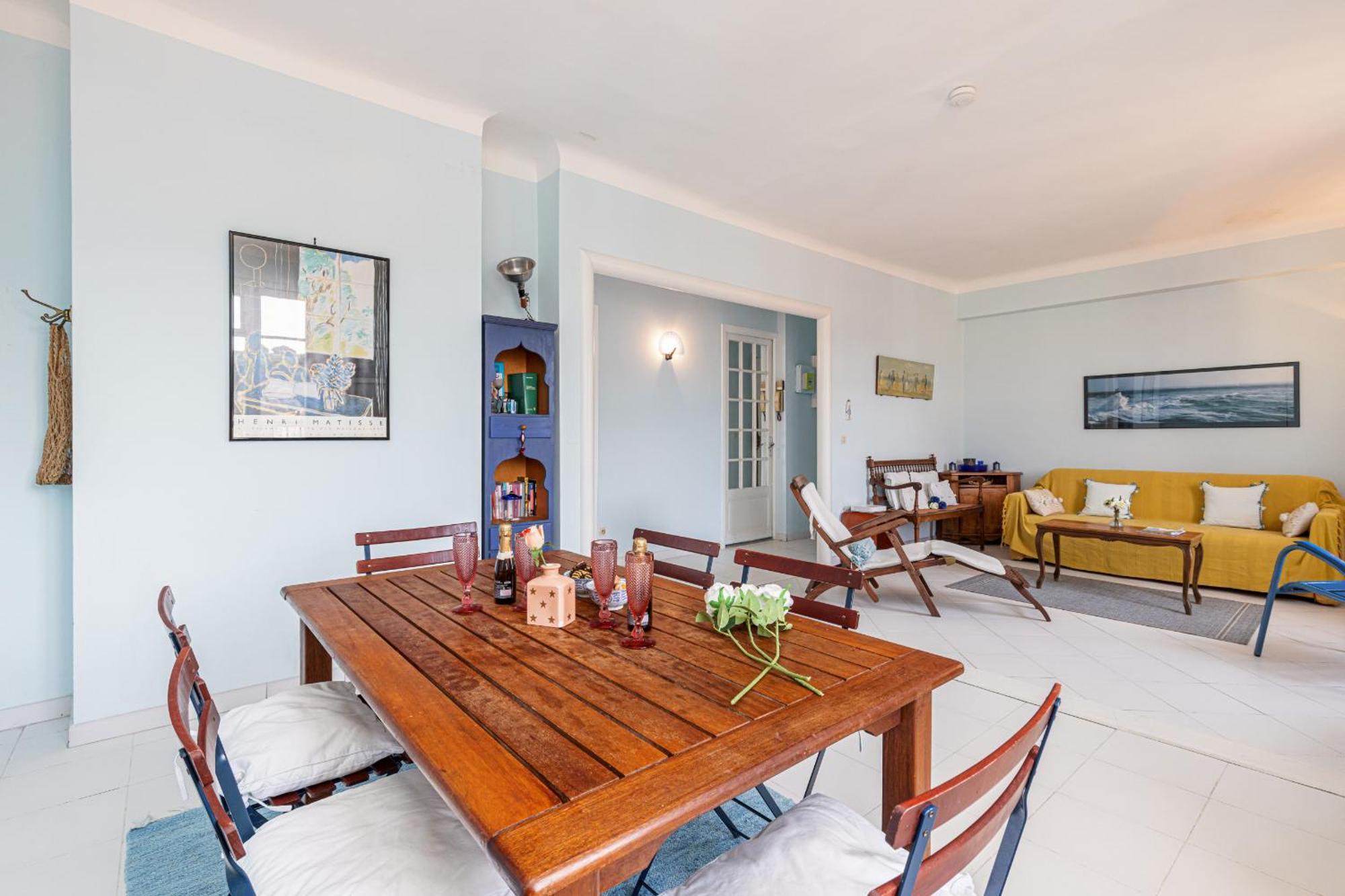 Extraordinary View On Port And Castle Hill - 1 Bdr & Parking Nice