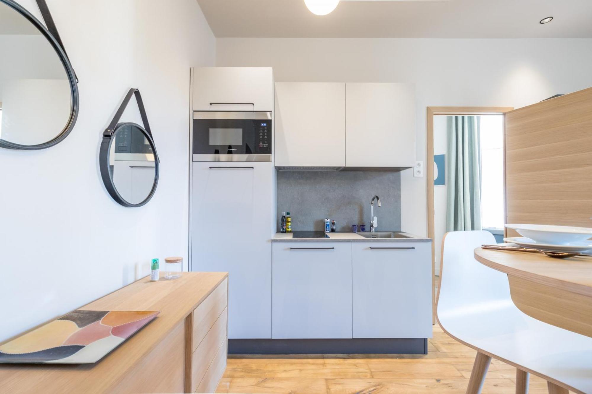 Refined & Cozy 1 Bedroom Downtown Apartment *