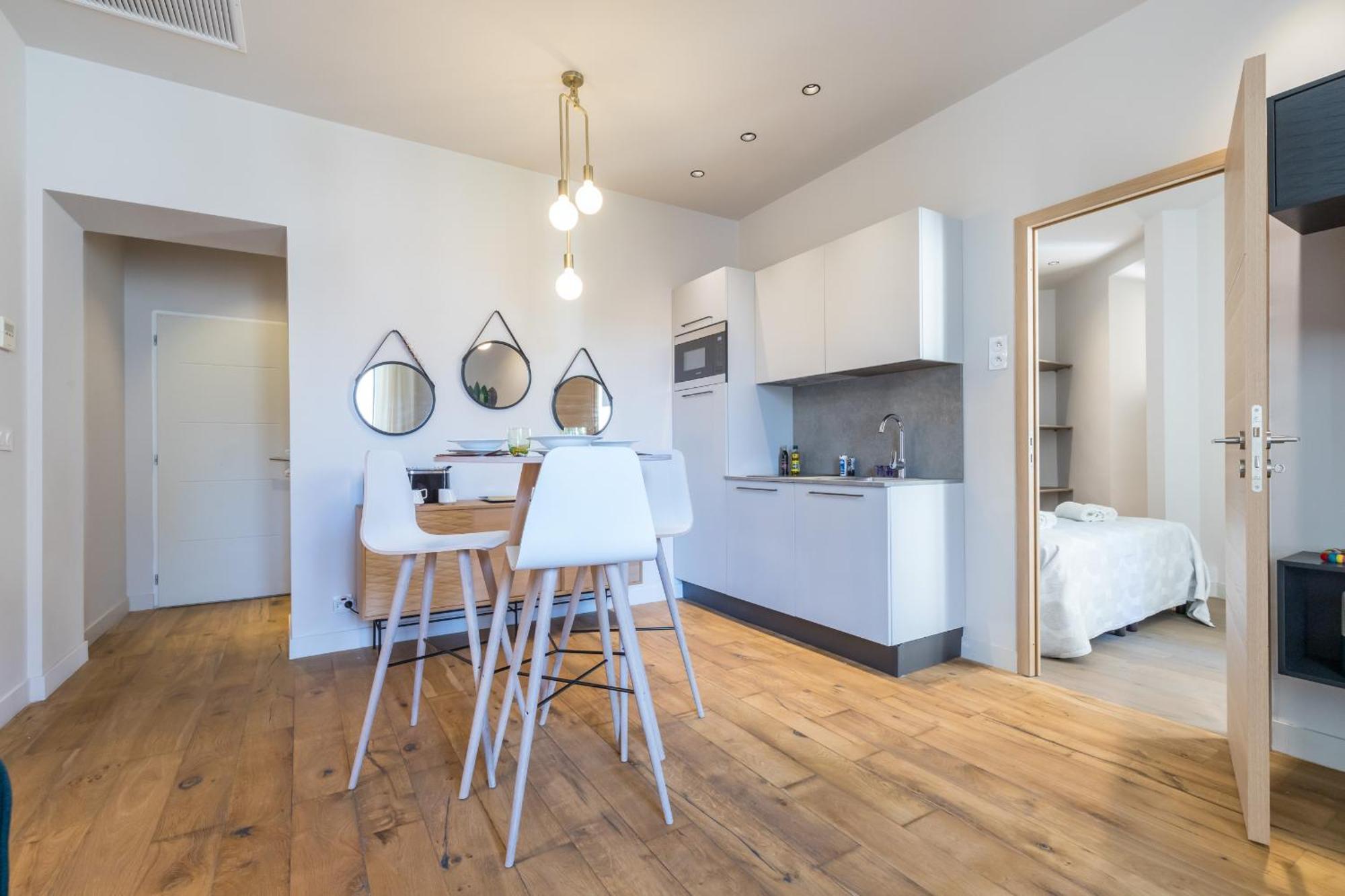 Refined & Cozy 1 Bedroom Downtown Apartment